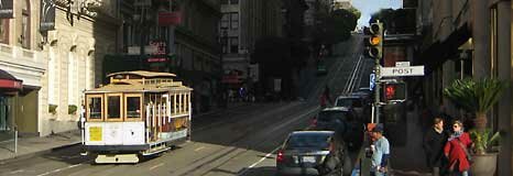 Вагончик канатного трамвая на улице Powell.