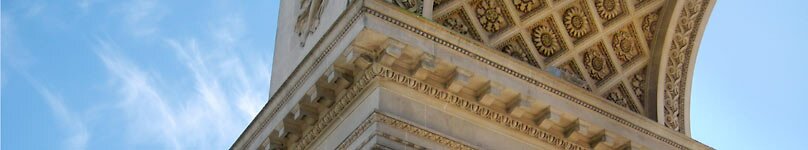Арка колоннады музея Легиона чести в парке Линкольна